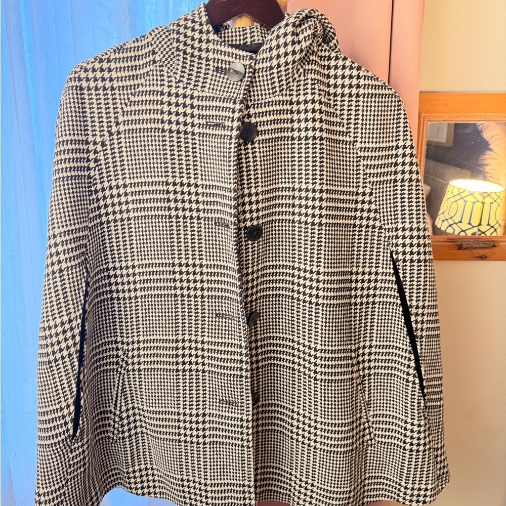 Talbots Women's s s/m Black and White Houndstooth Cape